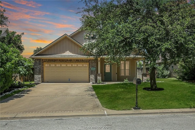 view of front of home featuring a yard and a garage