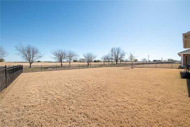 view of yard featuring a rural view