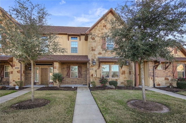 view of property featuring a front yard