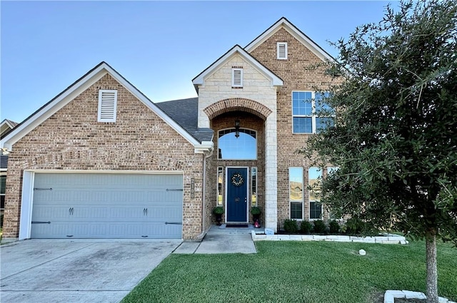 view of front of house featuring a front yard