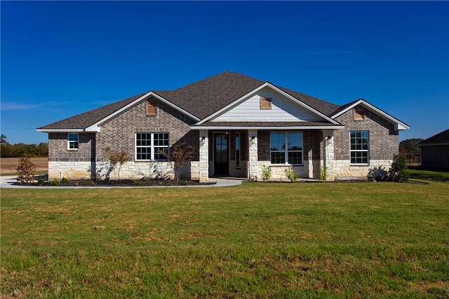 craftsman house featuring a front yard