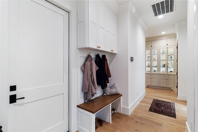 mudroom featuring light wood-type flooring, baseboards, visible vents, and recessed lighting