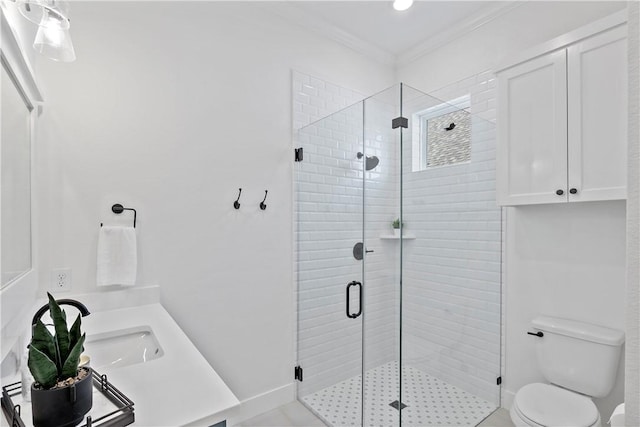 bathroom featuring a shower with door, crown molding, vanity, and toilet