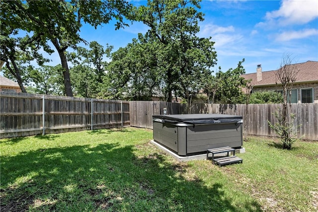view of yard with a hot tub