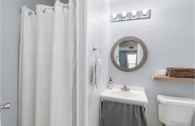 318 Kyle Ave, College Station, TX 77840 - full bath with toilet, vanity, and a shower with shower curtain