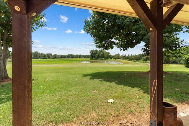 view of yard featuring a water view