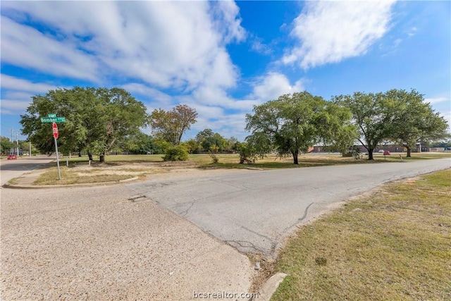 Listing photo 3 for 511 W Carson St, Bryan TX 77801