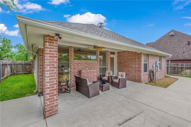view of patio featuring an outdoor living space, a fenced backyard, and ceiling fan