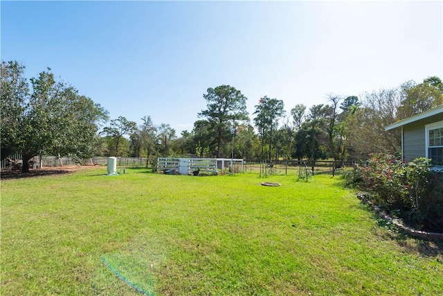 view of yard featuring a rural view