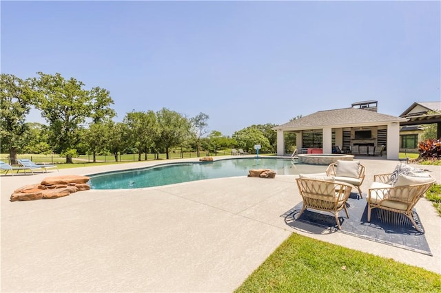 4718 Miramont Cir, Bryan, TX 77802 - view of swimming pool featuring a patio, a pool with connected hot tub, and an outdoor living space