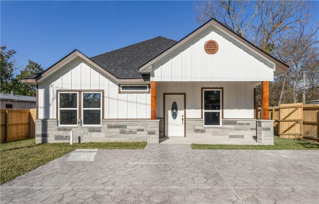 302 Neel St, Bryan, TX 77803 - view of front facade featuring covered porch