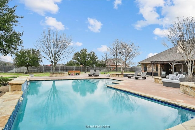 view of swimming pool featuring a patio and an outdoor hangout area