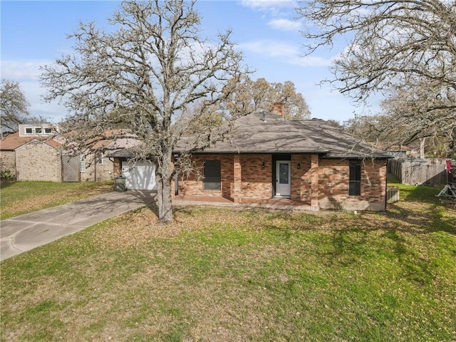 view of front of house featuring a garage and a front lawn