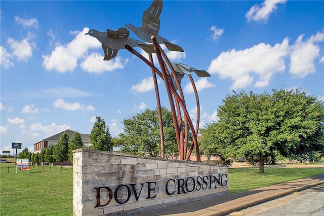 community sign with a lawn