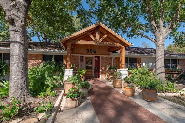 view of front of property featuring a porch