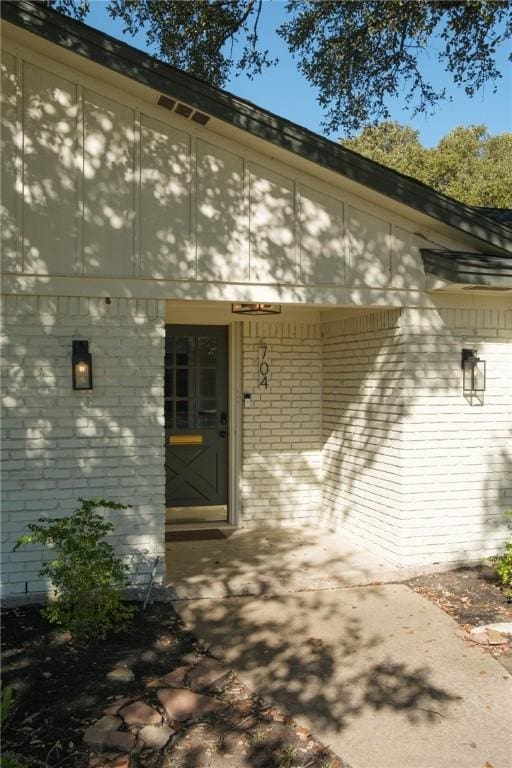 doorway to property featuring a patio