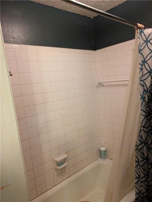 812 Victoria St, Navasota, TX 77868 - full bath featuring shower / bathtub combination with curtain