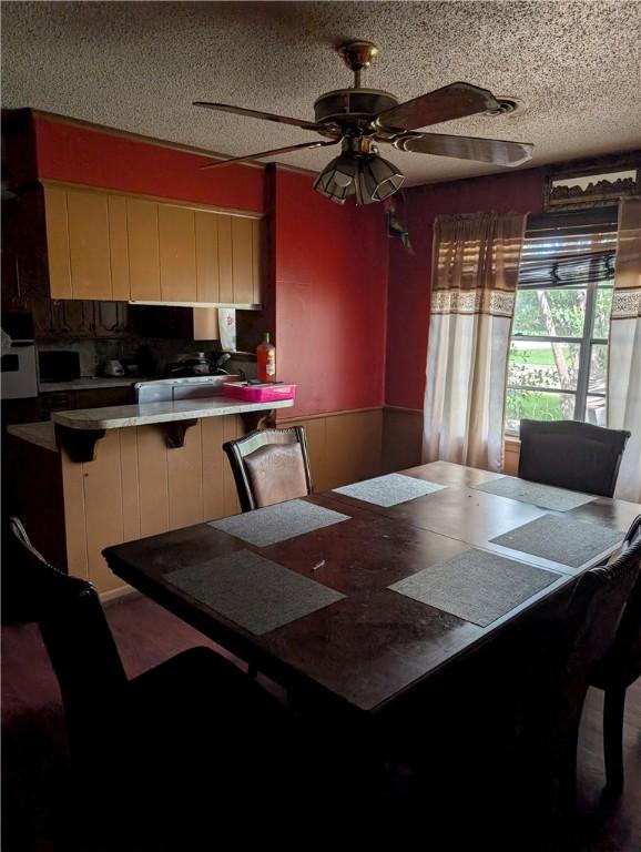 812 Victoria St, Navasota, TX 77868 - dining area with ceiling fan and a textured ceiling