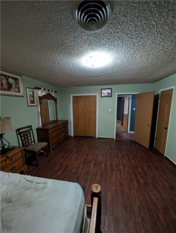 812 Victoria St, Navasota, TX 77868 - bedroom featuring wood finished floors and a textured ceiling