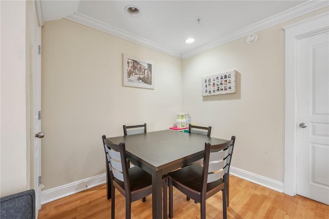 dining room with baseboards, ornamental molding, recessed lighting, and light wood-style flooring