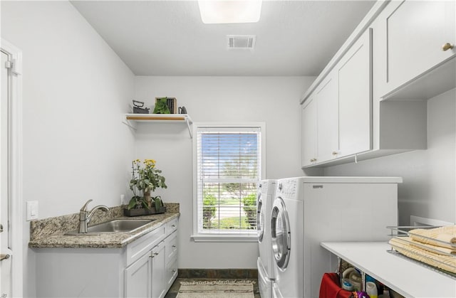 laundry room featuring independent washer and dryer, visible vents, a sink, cabinet space, and dark wood-style floors