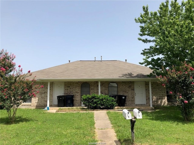 ranch-style house featuring a front lawn