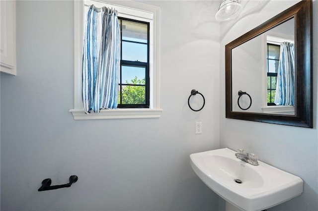 bathroom featuring a sink