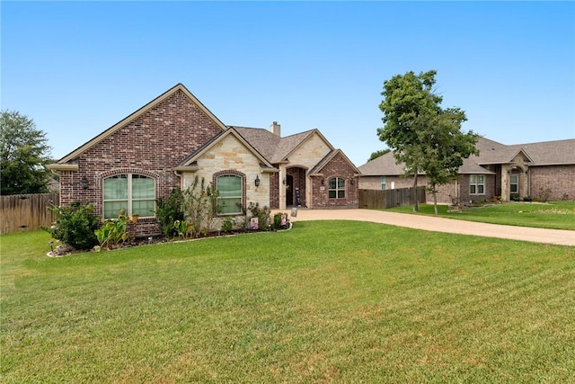 view of front of house featuring a front lawn