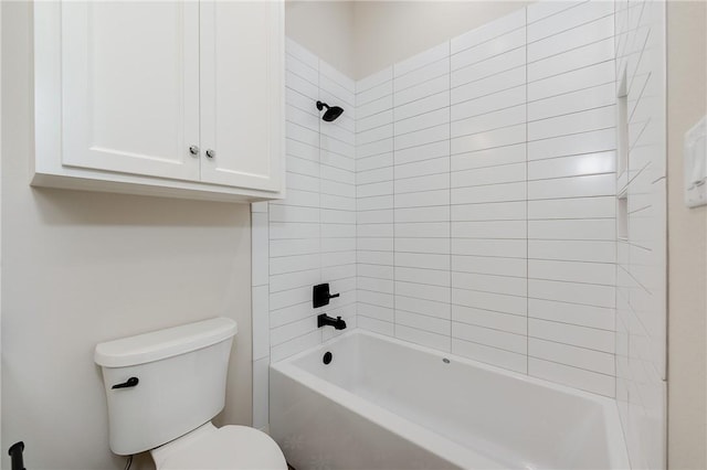 bathroom featuring toilet and washtub / shower combination