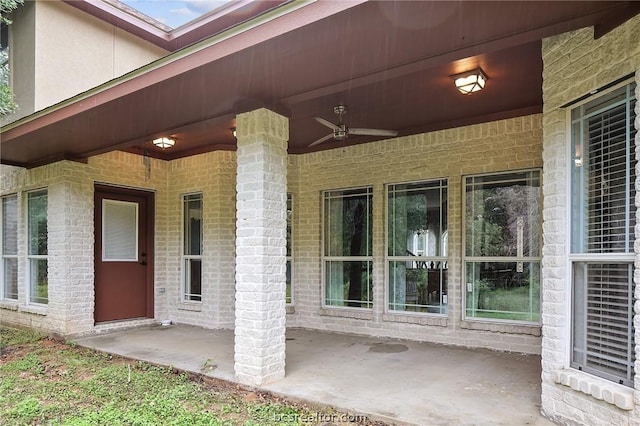 entrance to property with ceiling fan