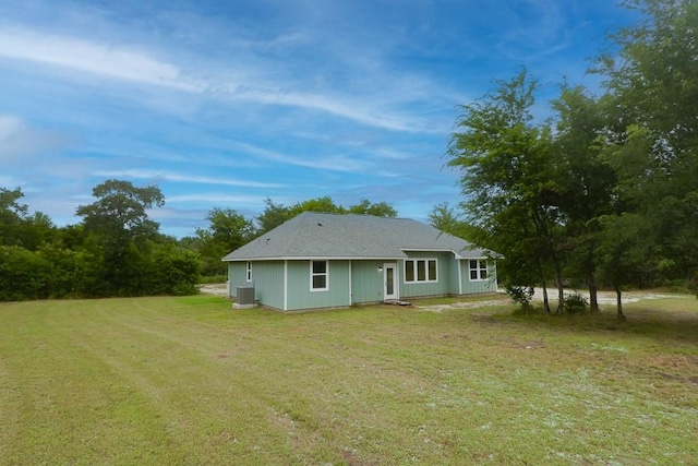 12029 Eagle Ln, North Zulch, TX 77872 - rear view of house with a yard