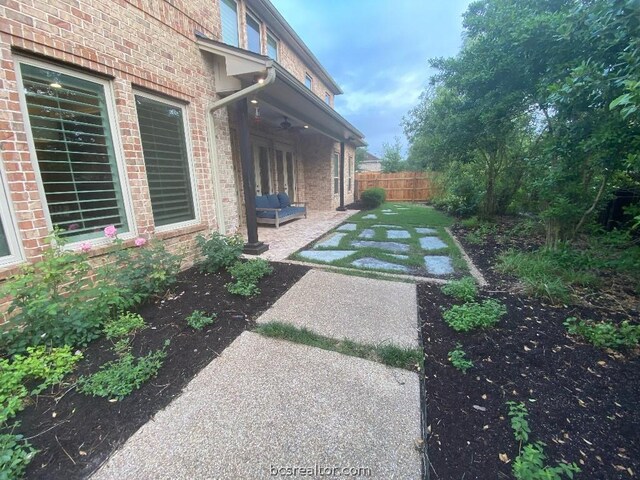 view of yard with a patio