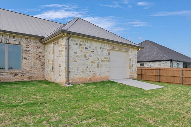 exterior space featuring a yard