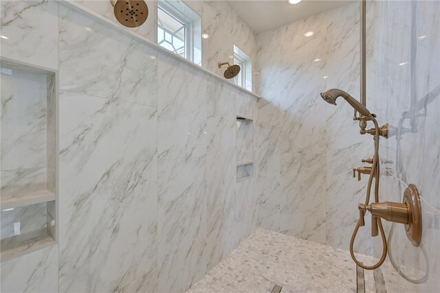 bathroom featuring a tile shower