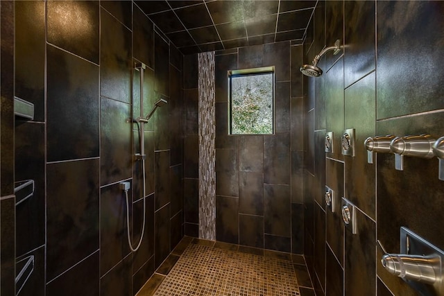 full bathroom featuring a tile shower