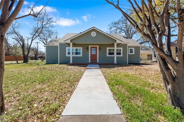 view of front of home featuring roof with shingles and a front lawn