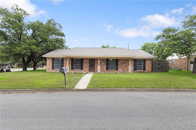 single story home featuring a front lawn