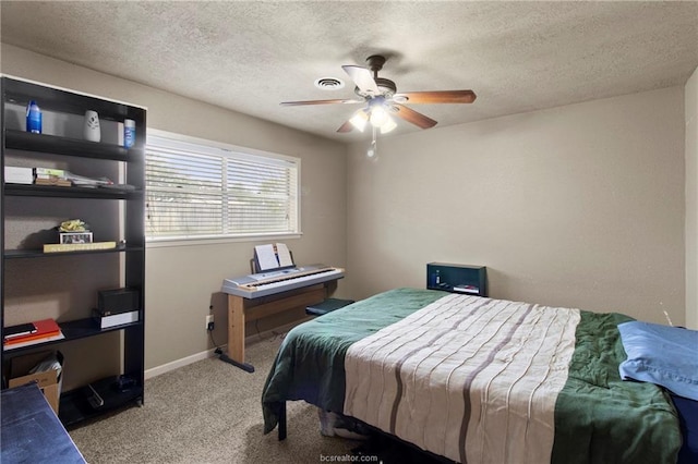 bedroom with a textured ceiling, carpet floors, and ceiling fan