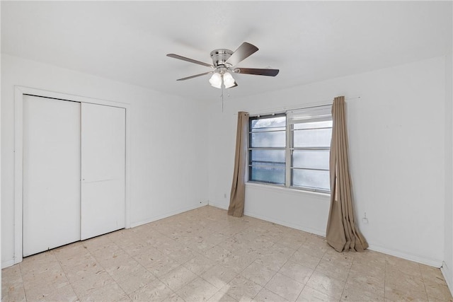 unfurnished bedroom featuring ceiling fan and a closet