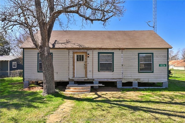 view of front of home with a front lawn