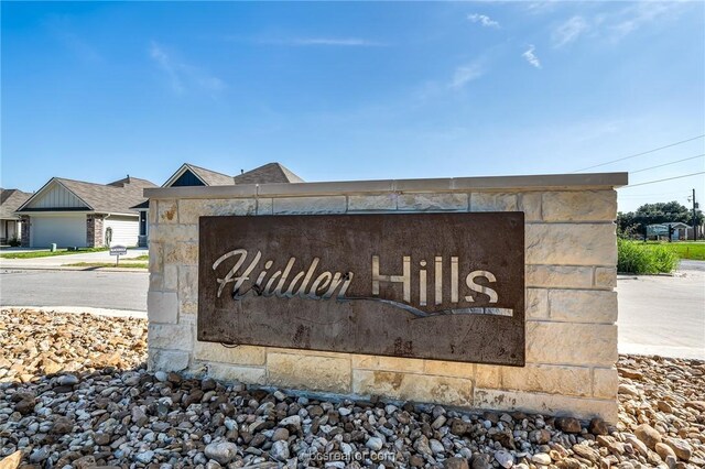 view of community / neighborhood sign