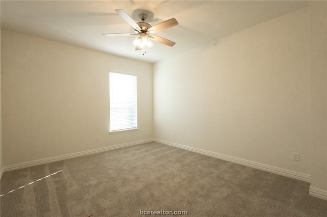 carpeted empty room featuring ceiling fan