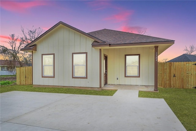 view of front of property featuring a yard and a patio area