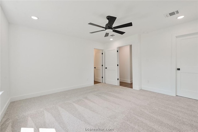 carpeted empty room featuring ceiling fan