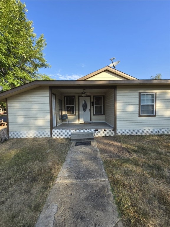 single story home featuring a front lawn and covered porch