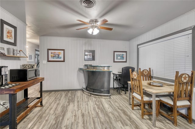 dining room featuring light hardwood / wood-style floors and ceiling fan