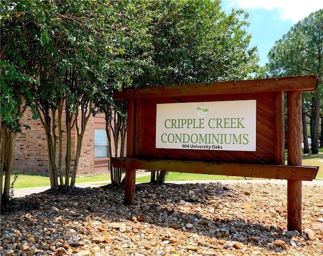 view of community / neighborhood sign