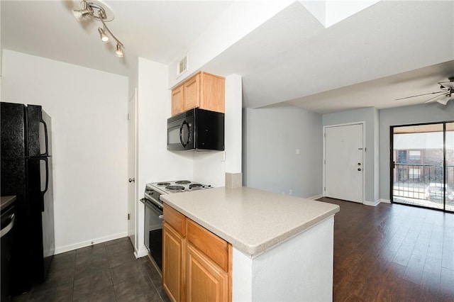 kitchen featuring dark wood-type flooring, black appliances, ceiling fan, and kitchen peninsula