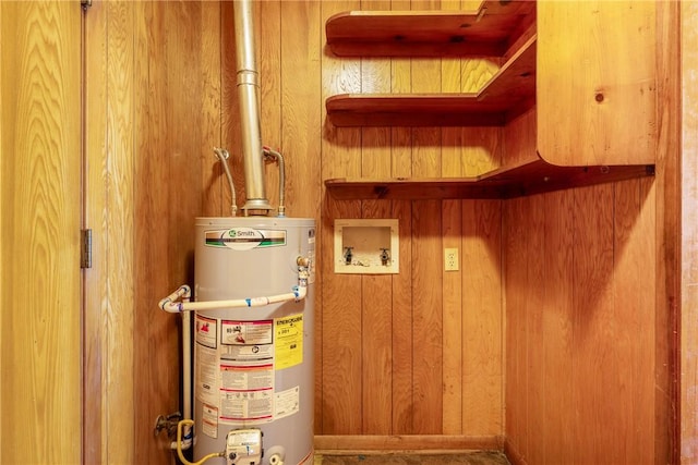 707 Norwood Ln, Hearne, TX 77859 - utility room with gas water heater