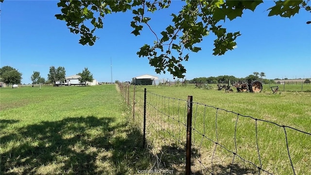 view of yard featuring a rural view